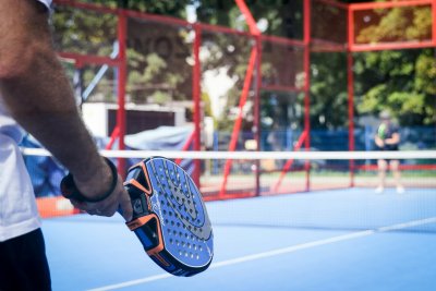 Hoe verbetert padel je concentratie en strategisch denken?